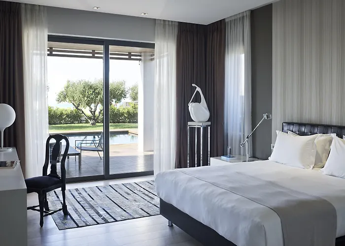 Pelagos & Отель